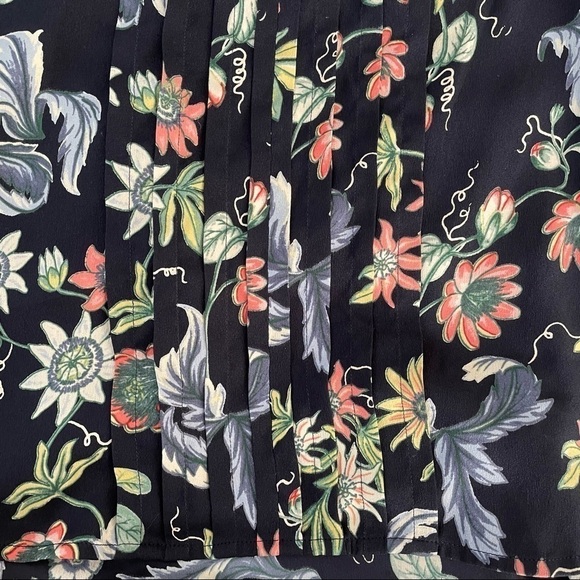 Ann Taylor MP Medium Petite Navy Blue Floral Ruffle Blouse Flower - Picture 3 of 5